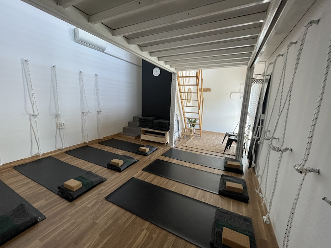 Atma Yogui Estudio de Yoga