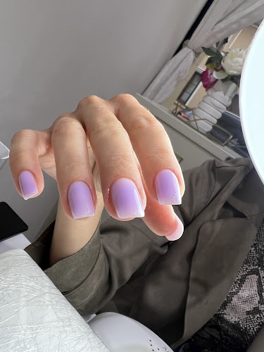 CYANER NAILS SALON MADRID