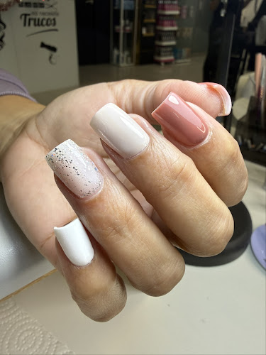 Vhora Nails (salón de uñas carabanchel)