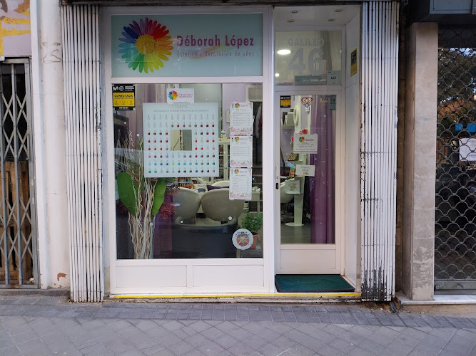 Deborah López - Estética y decoración de uñas