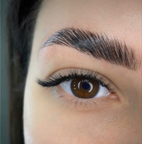 Estudio de belleza Cejas de Muñeca