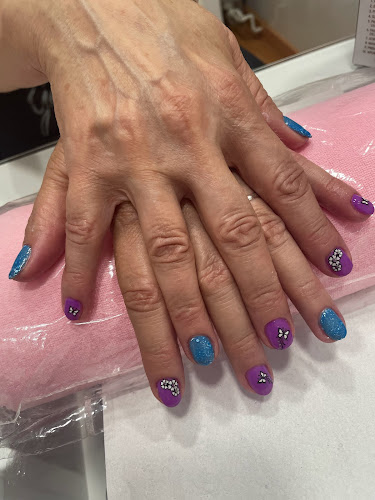 Larisa Hair Stylist & Estética Unisex