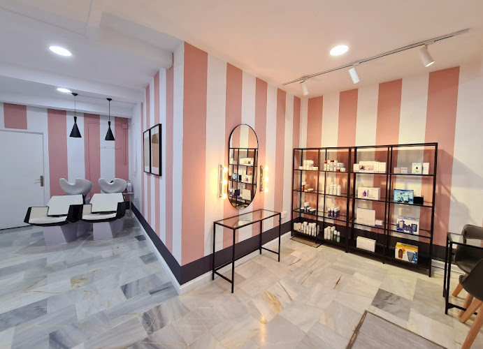 PEDRO GÓMEZ PELUQUERÍA / HAIR SALON