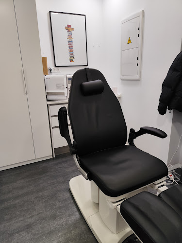 Podología Javier en CLINICA100 y Podología a Domicilio.