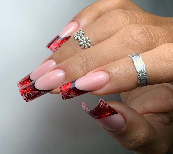 Nayara Stephanie estética de uñas