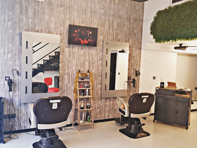 BARBER ROOM 28