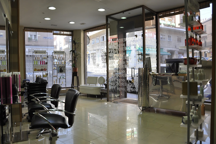 Peluquería DAVID Y JORGE Madrid - Método curly - Coloración con plantas - Olaplex