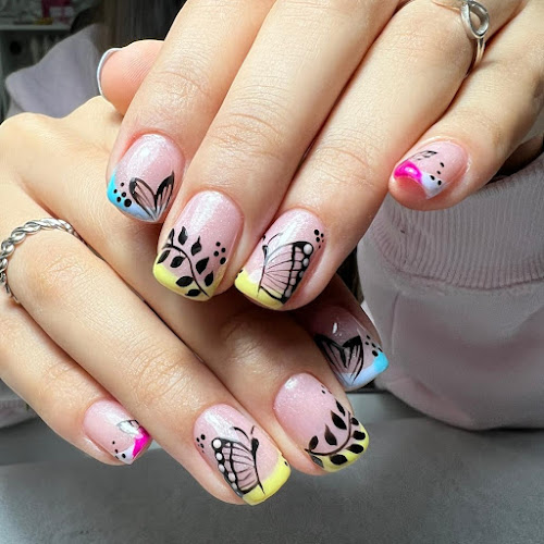 ESTÉTICA Y UÑAS GLAMOUR MORATALAZ