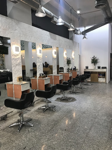 AIRE'S PELUQUERÍA Y BARBERÍA