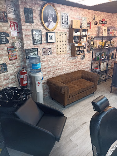 Peluquería Bandidos 43 Barber Shop