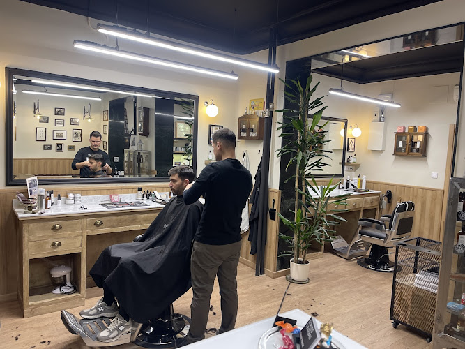 Barbería Conde Duque cortes y barbas