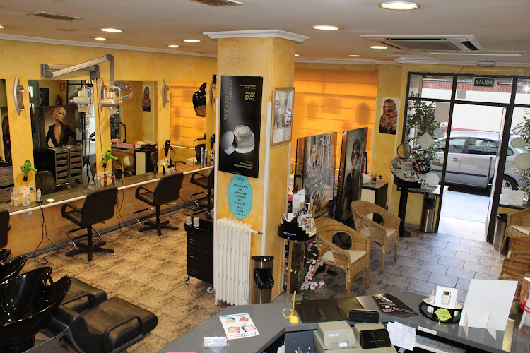 Centros De Depilación Estética y Peluquería Wax S L