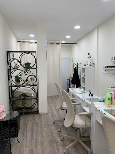 LINA UÑAS (C/PEZ 28)