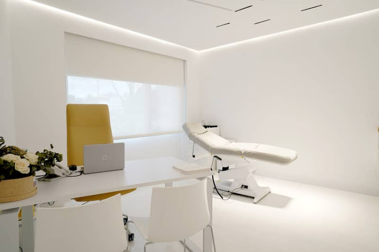 Dra. Natalia Jiménez | Especialista en dermatología clínica, estética y tratamientos láser