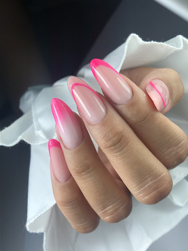 Exclusive Nails Studio - Manicura rusa - Pedicura rusa - Formaciones