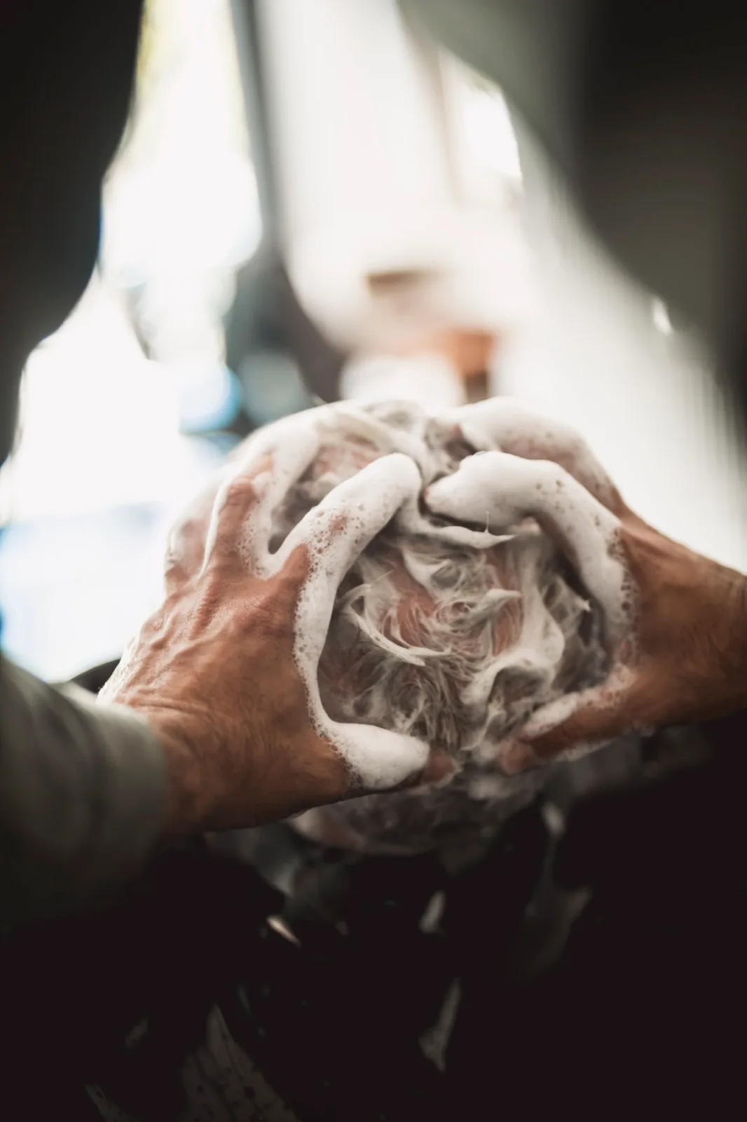 Lavado profesional de pelo con espuma